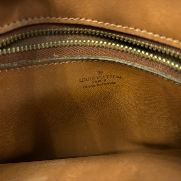 Louis Vuitton Wristlet. 💯 authentic. - Picture 5 of 15